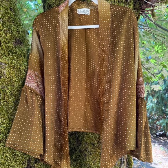 Kantha Bae Silk Shrug - Picture 1 of 7